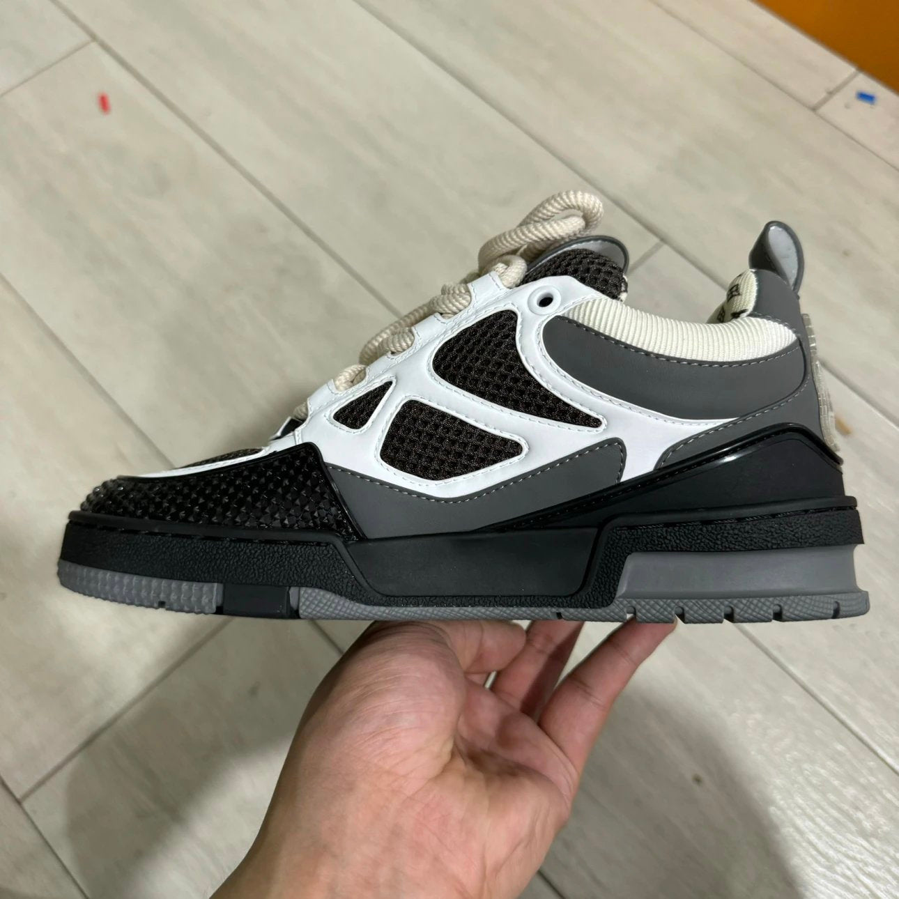 Skate Preto e Cinza