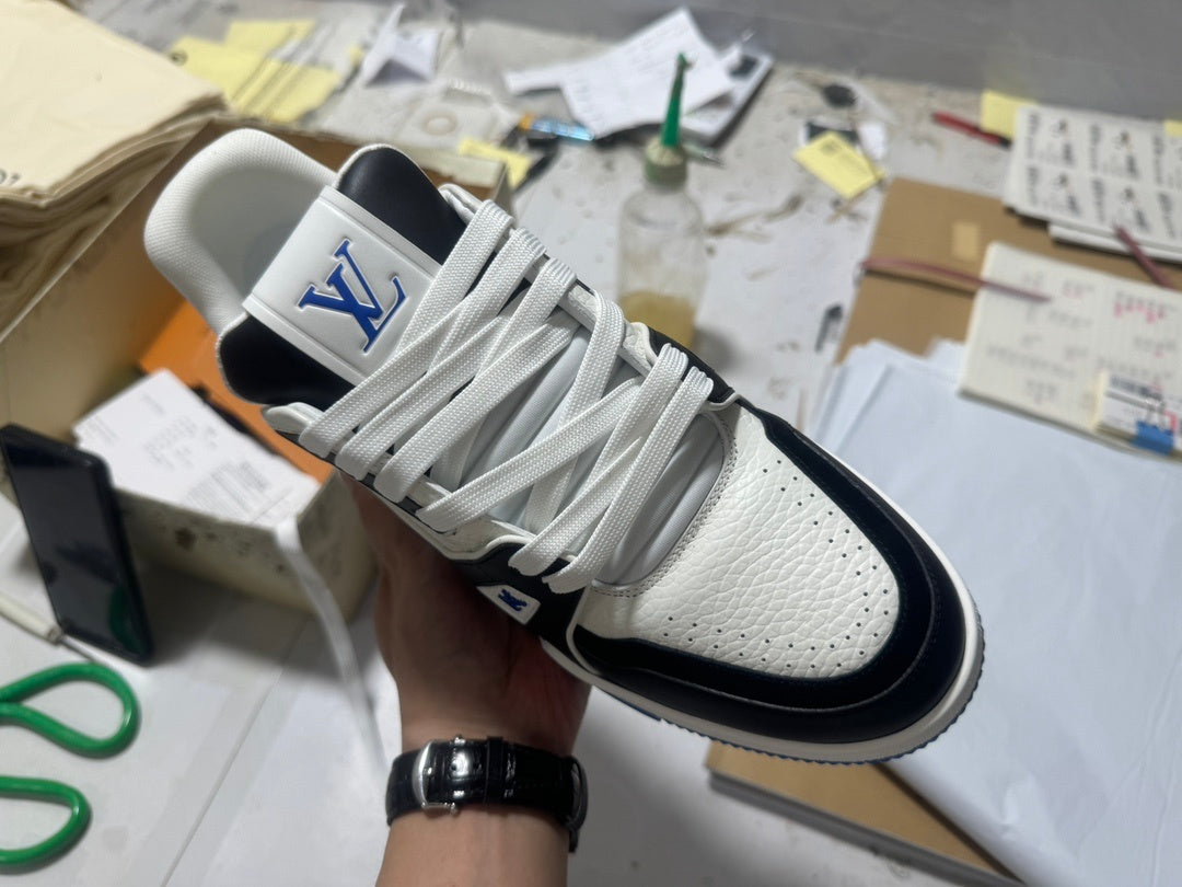 Trainer White and Blue