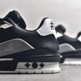 Trainer Black and Grey