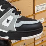 Trainer Black and Grey