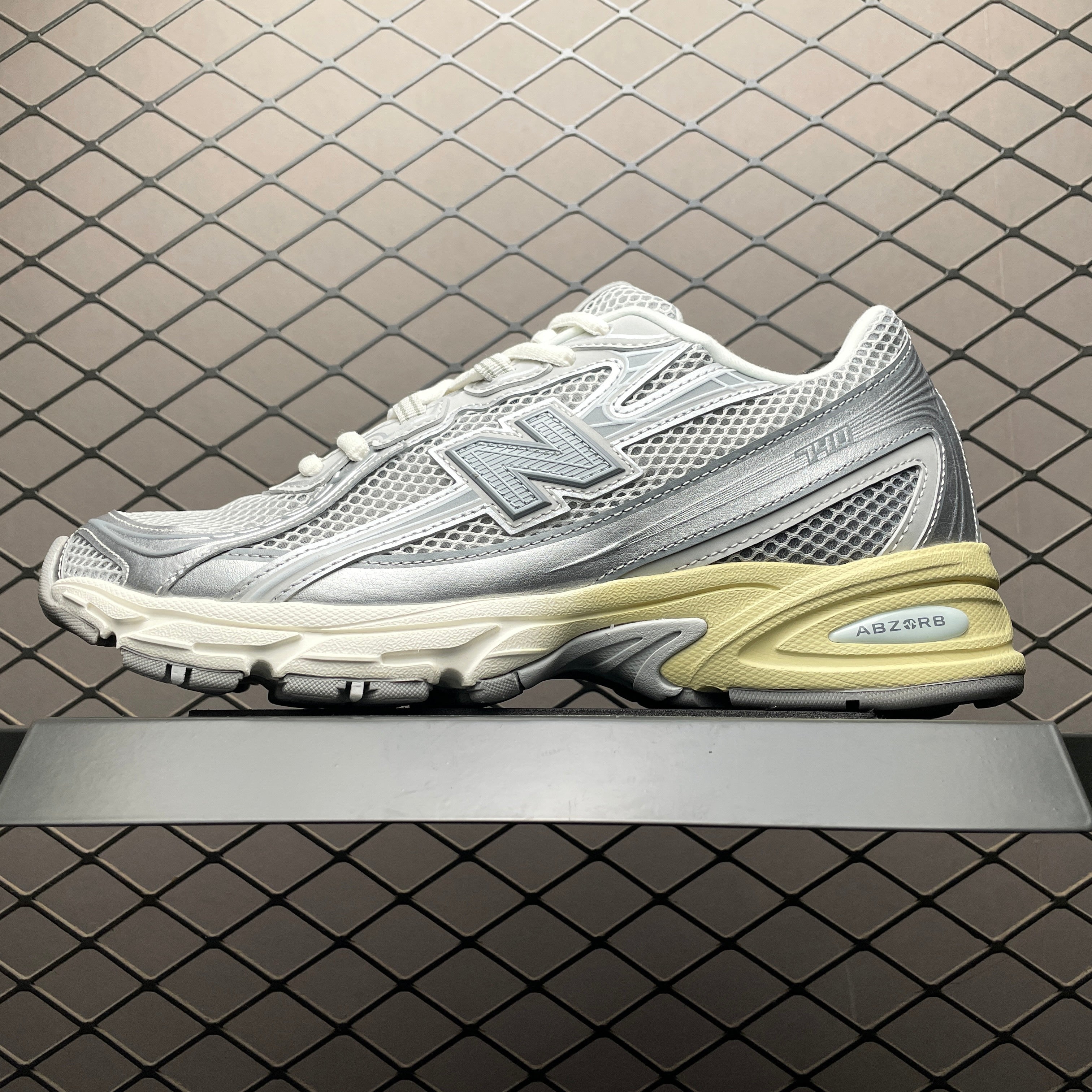 740 Silver White Yellow