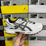 GEL-KAHANA 8 Black and White