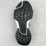 ZoomX Invincible Run Flyknit 3 Black/White