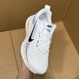 Vomero 18 White/Black