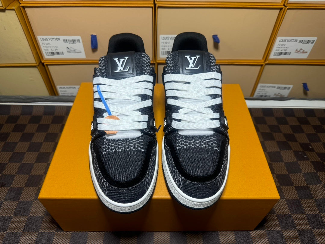 Trainer Black