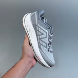 880 Cinzento e Branco