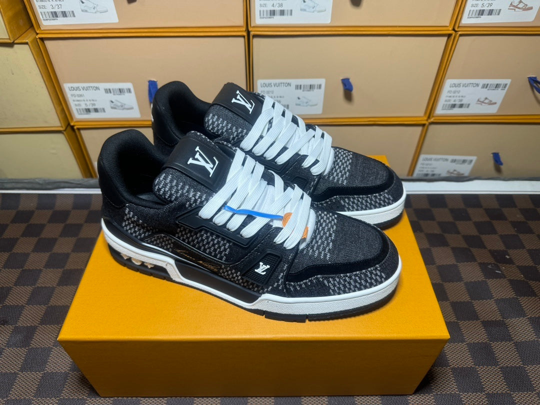 Trainer Black