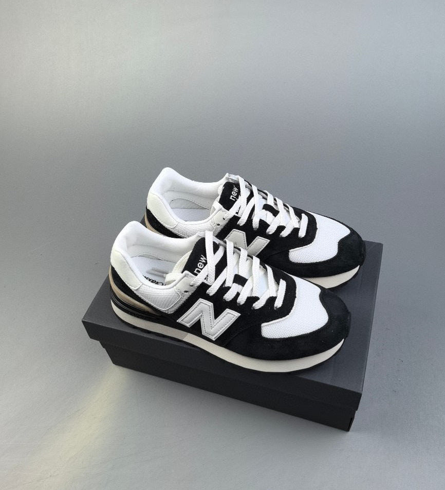 574 Classic Black and White