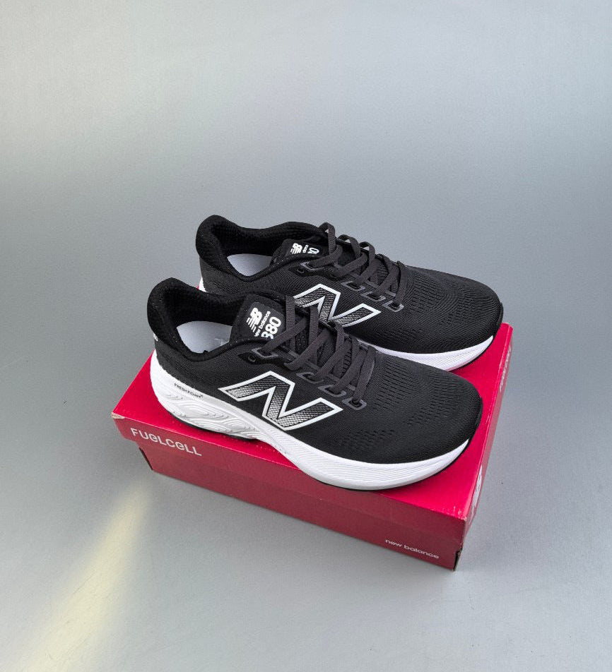 880 Fresh Foam X Vongo Black and White