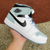 AJ1 MID Ice Blue