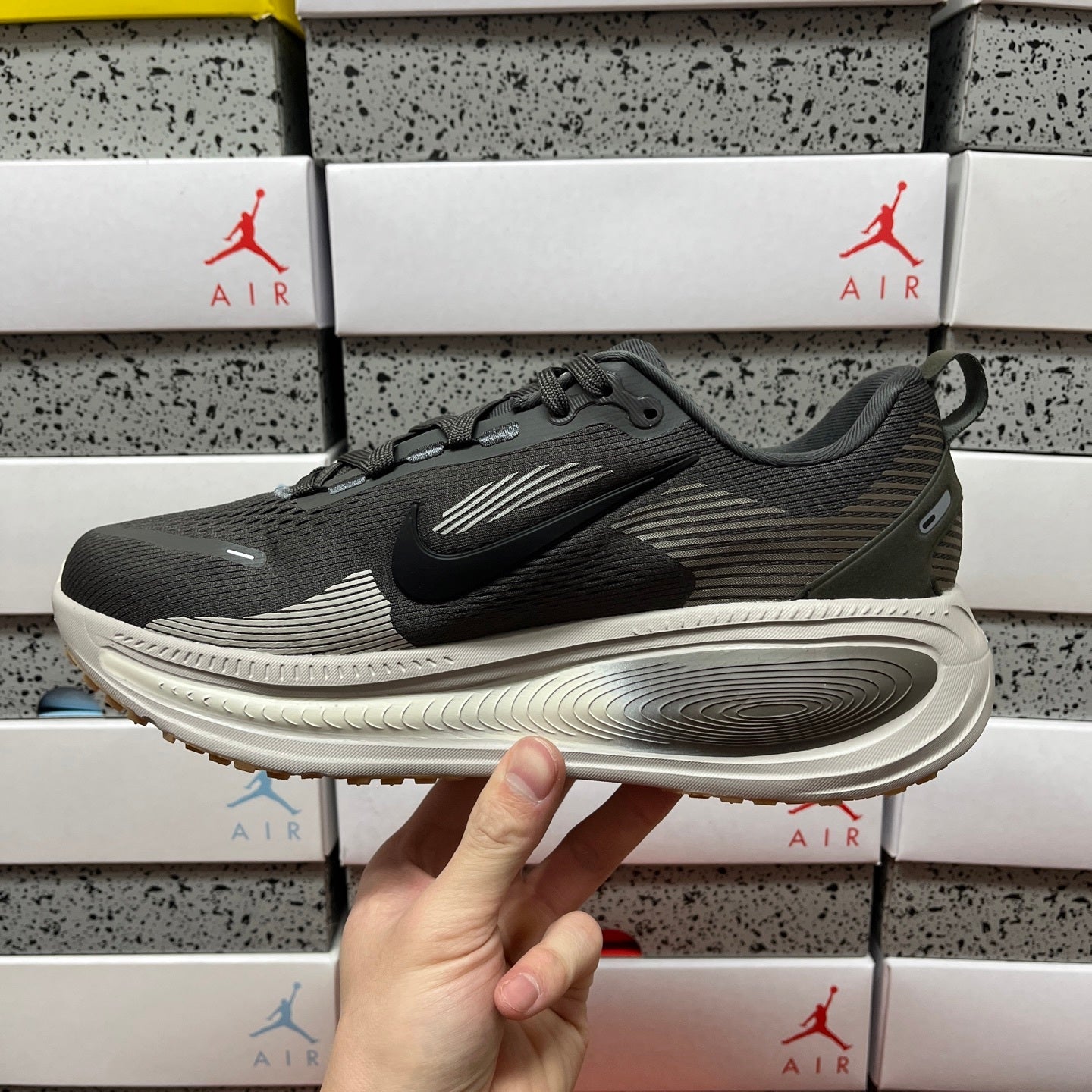 Vomero Plus Medium Ash