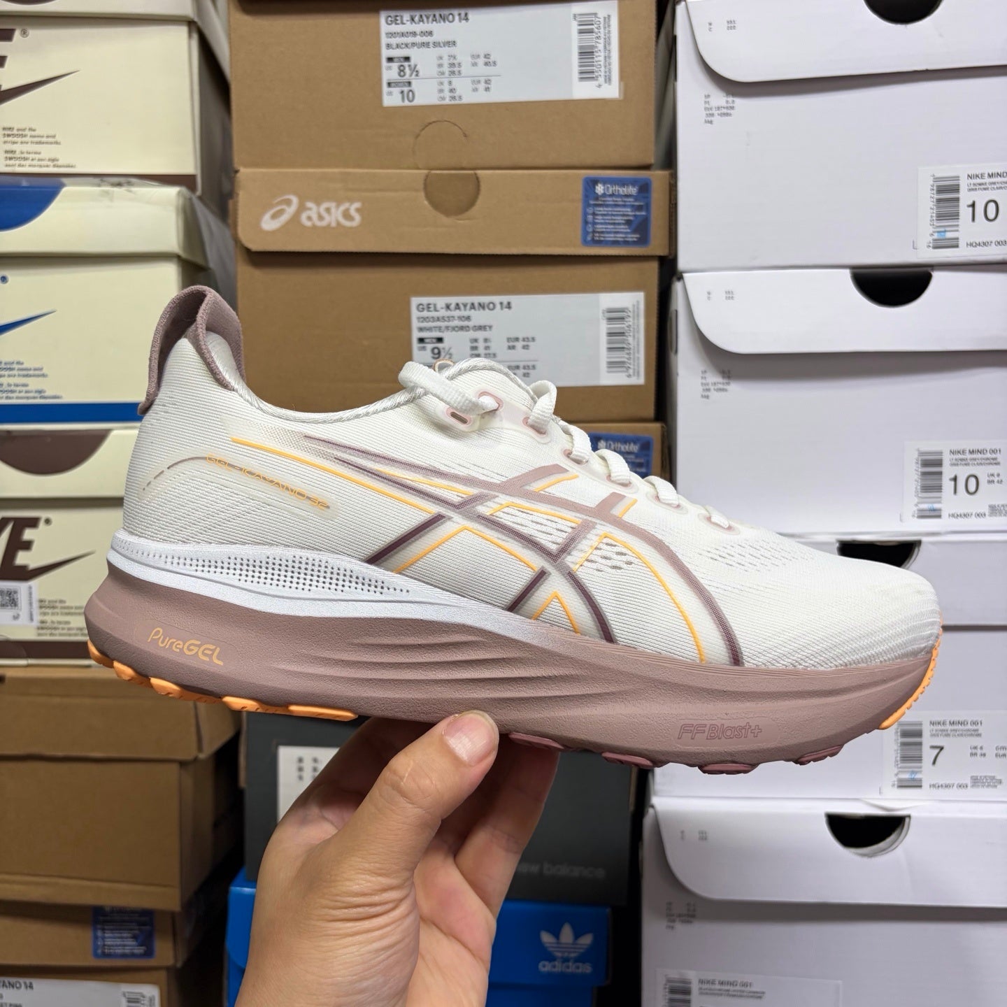 GEL-KAYANO 32 Beige/White