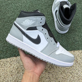 AJ1 MID Light Smoke Grey