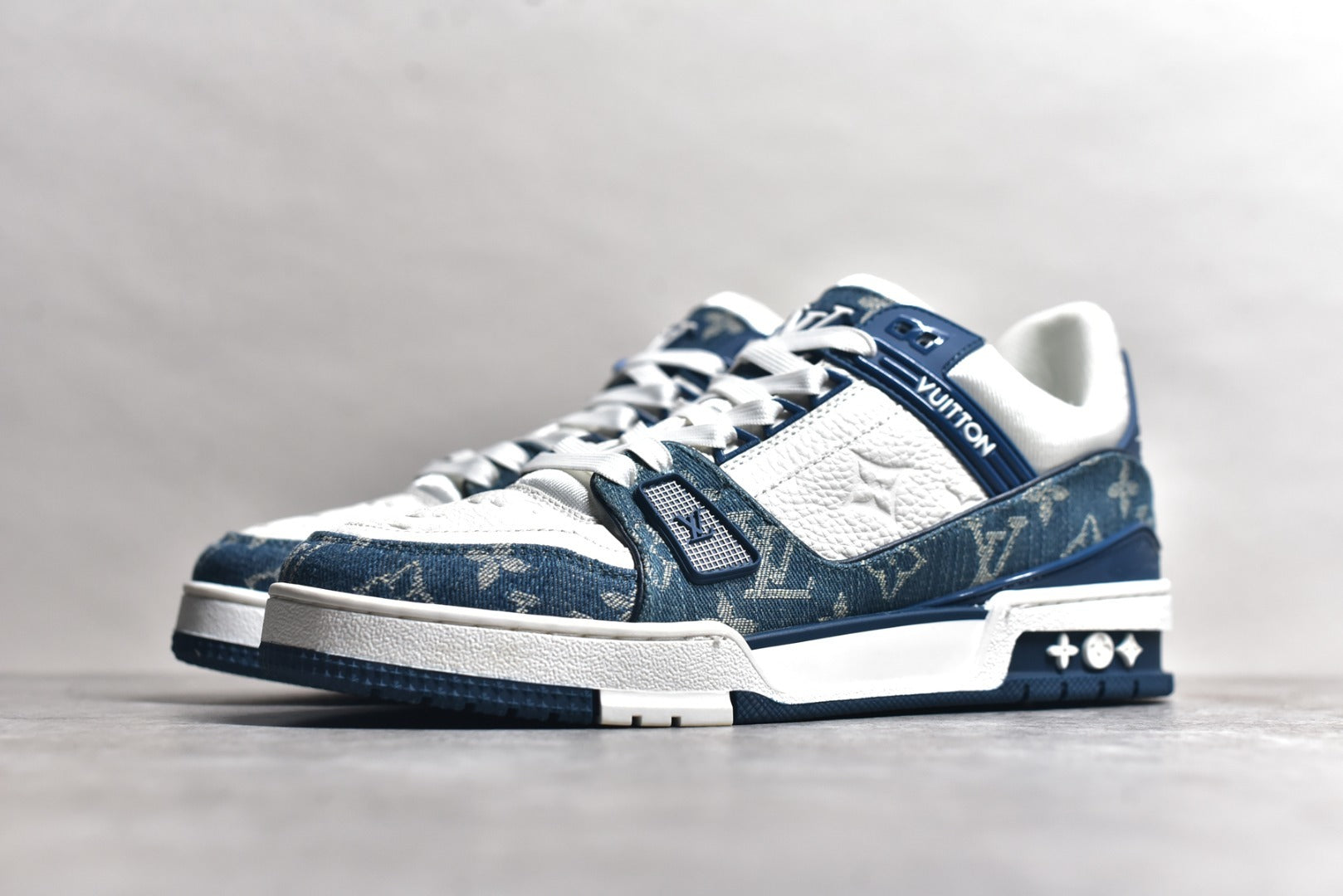 Trainer White and Blue