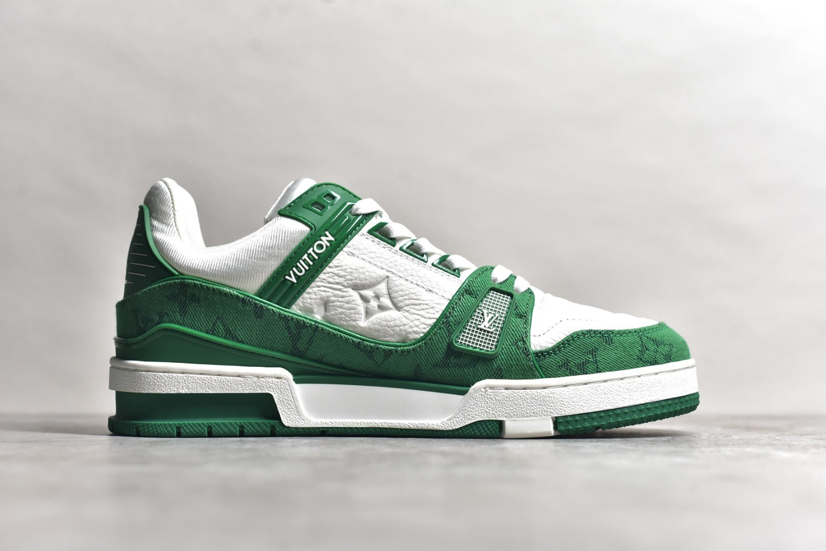 Trainer White and Green