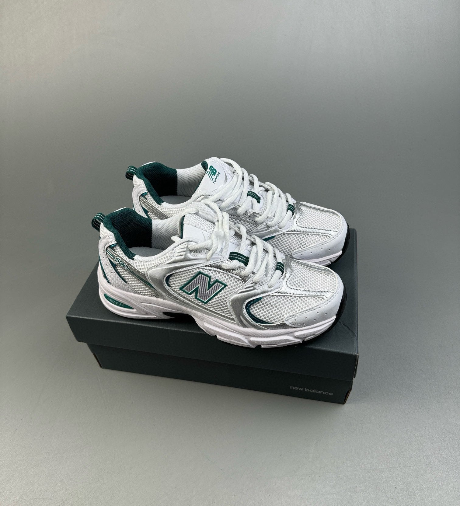 530 White and Green