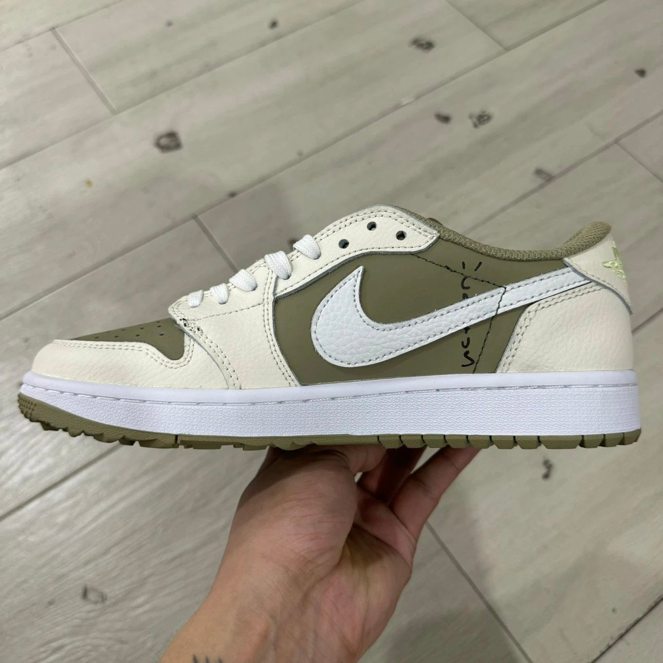 AJ1 Travis Golf
