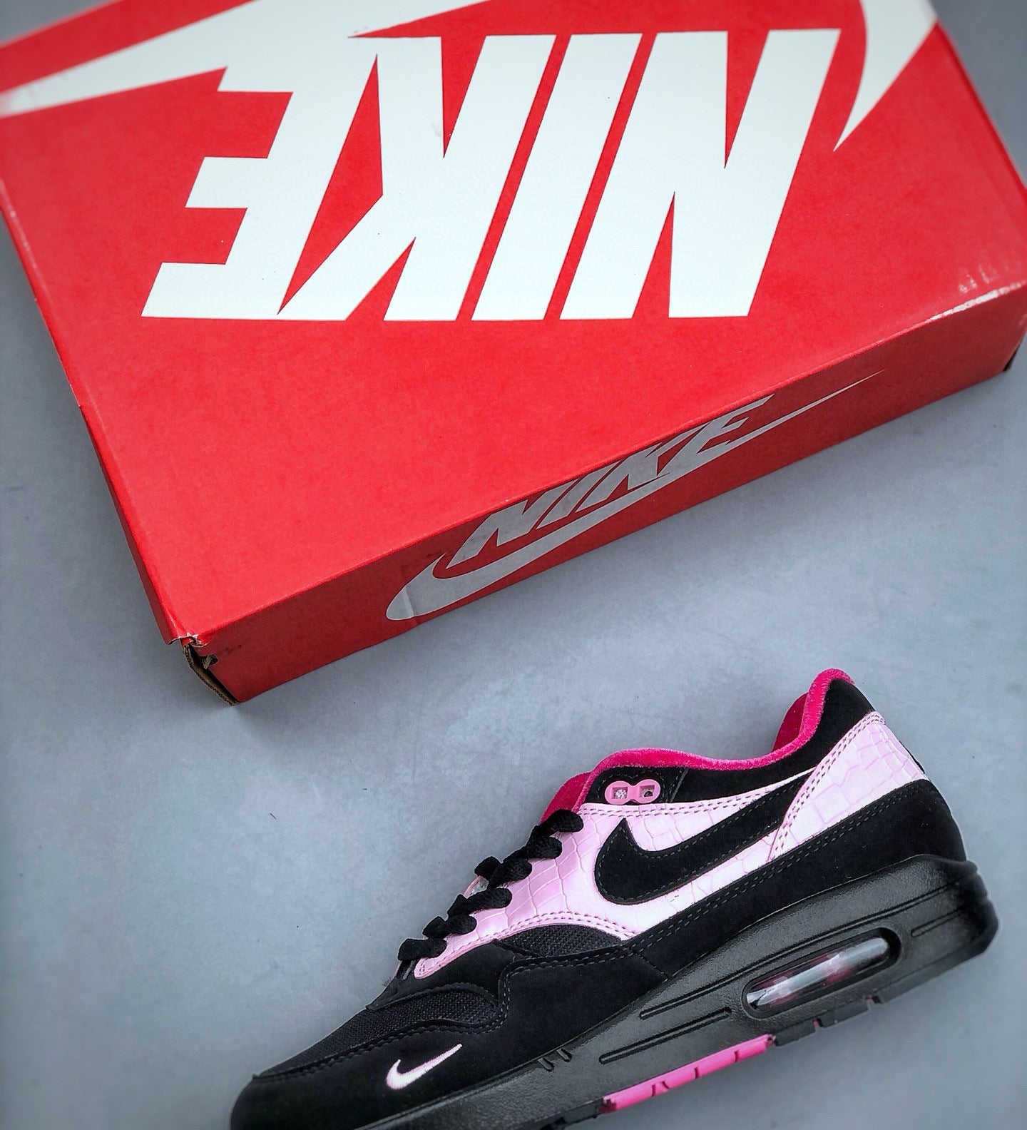 Air Max 1 Valentine's Day Black