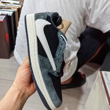 AJ1 Travis