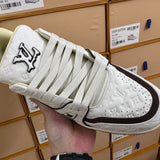 Trainer White and Black