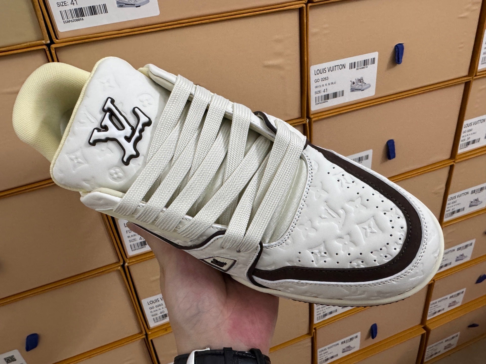 Trainer White and Black