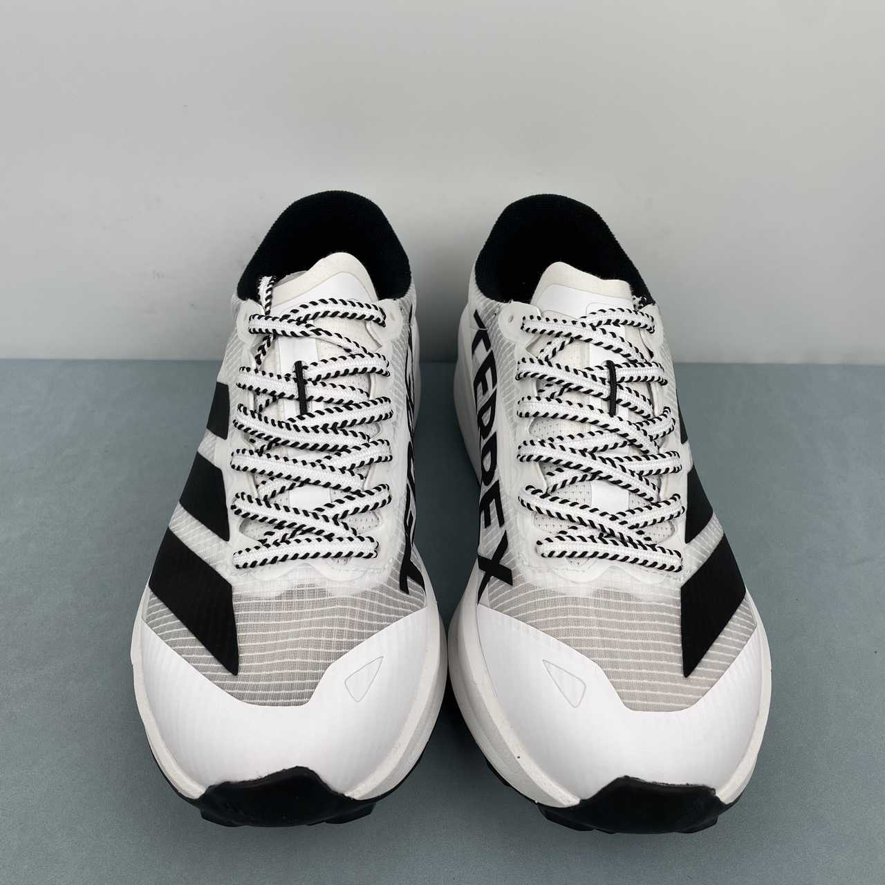 TERREX AGRAVIC TT White Black