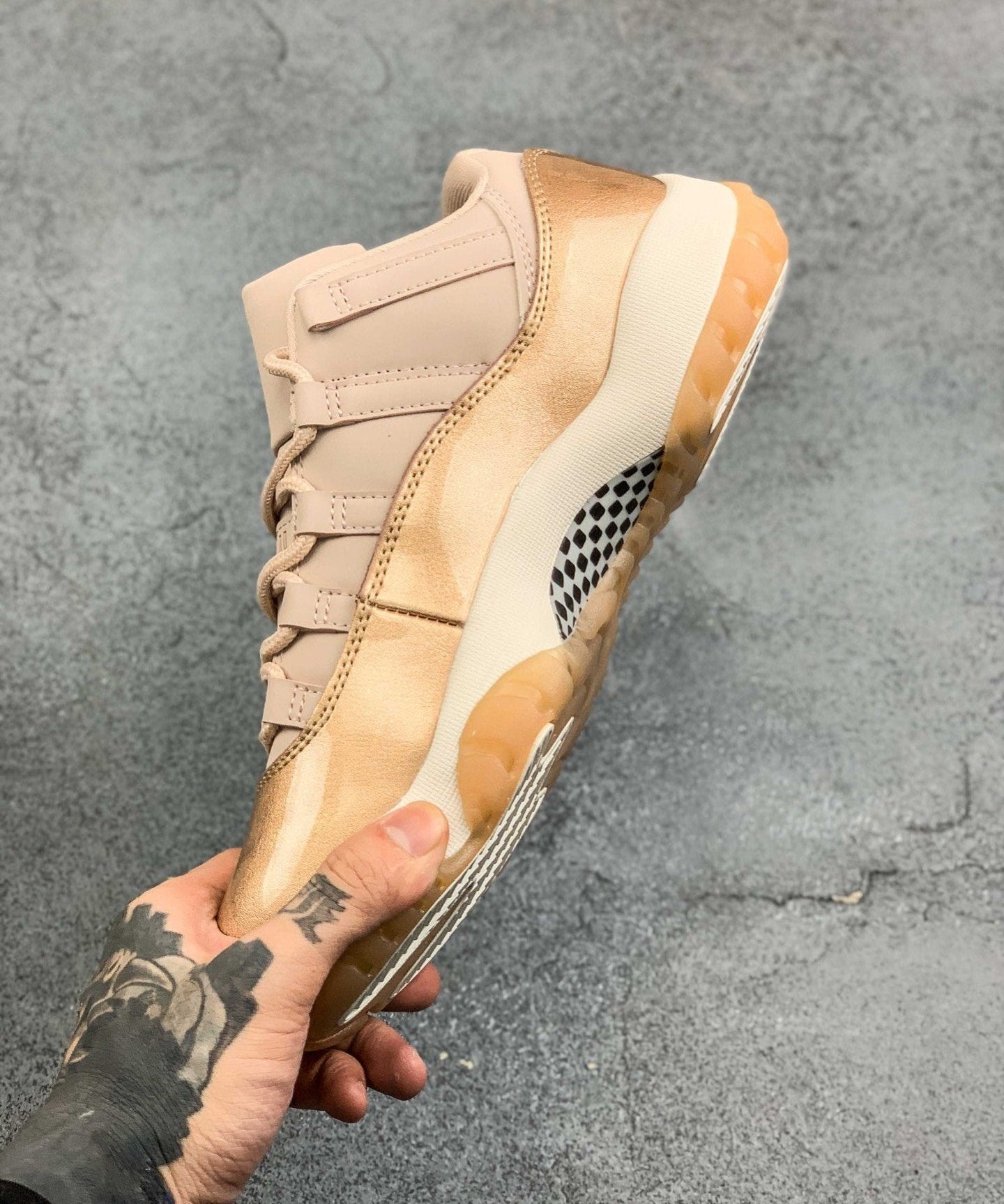AJ11 Easter Low