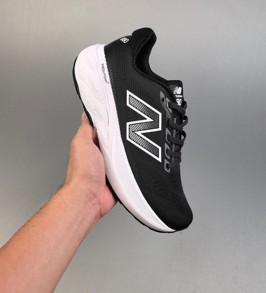 880 Fresh Foam X Vongo Black and White