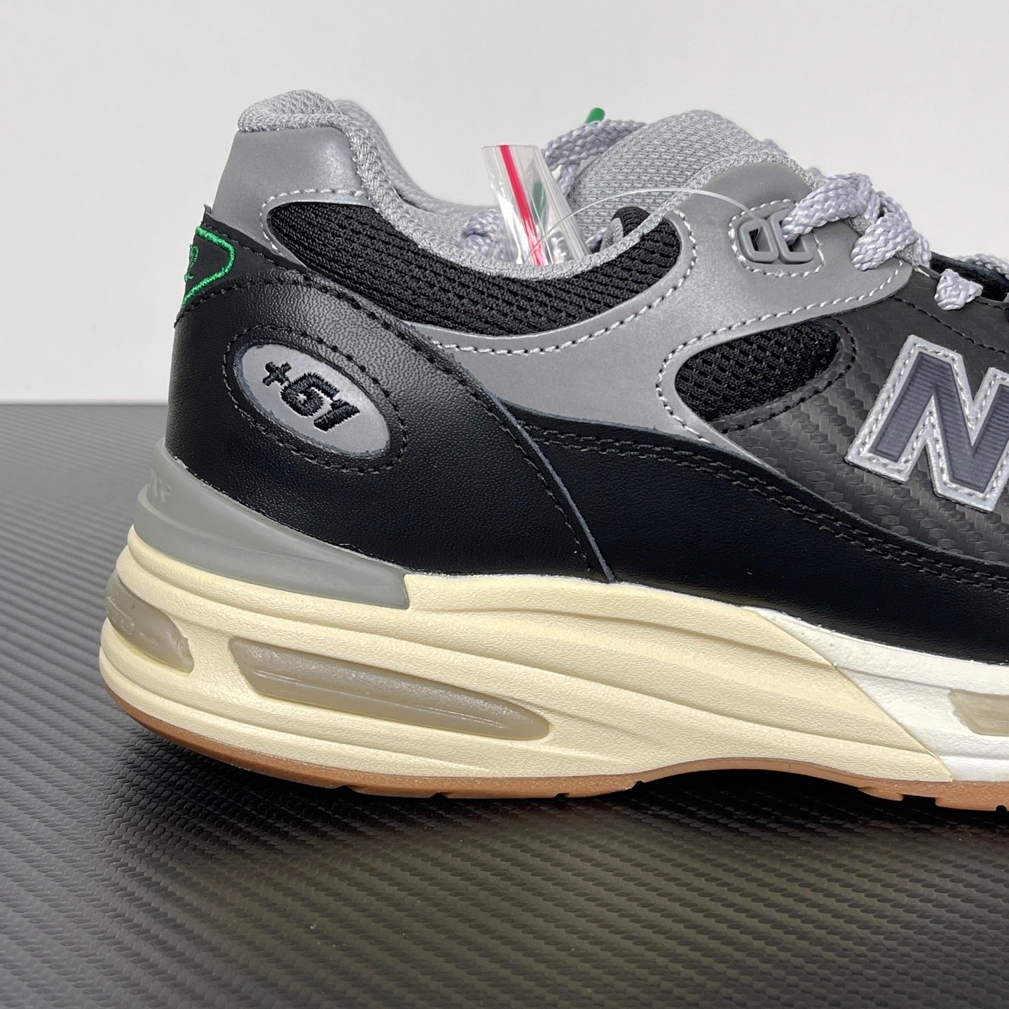 990 Black Grey
