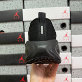Vomero Plus Black Carbon Grey