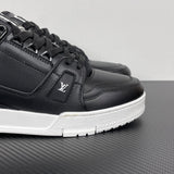 Trainer Black and White Sole