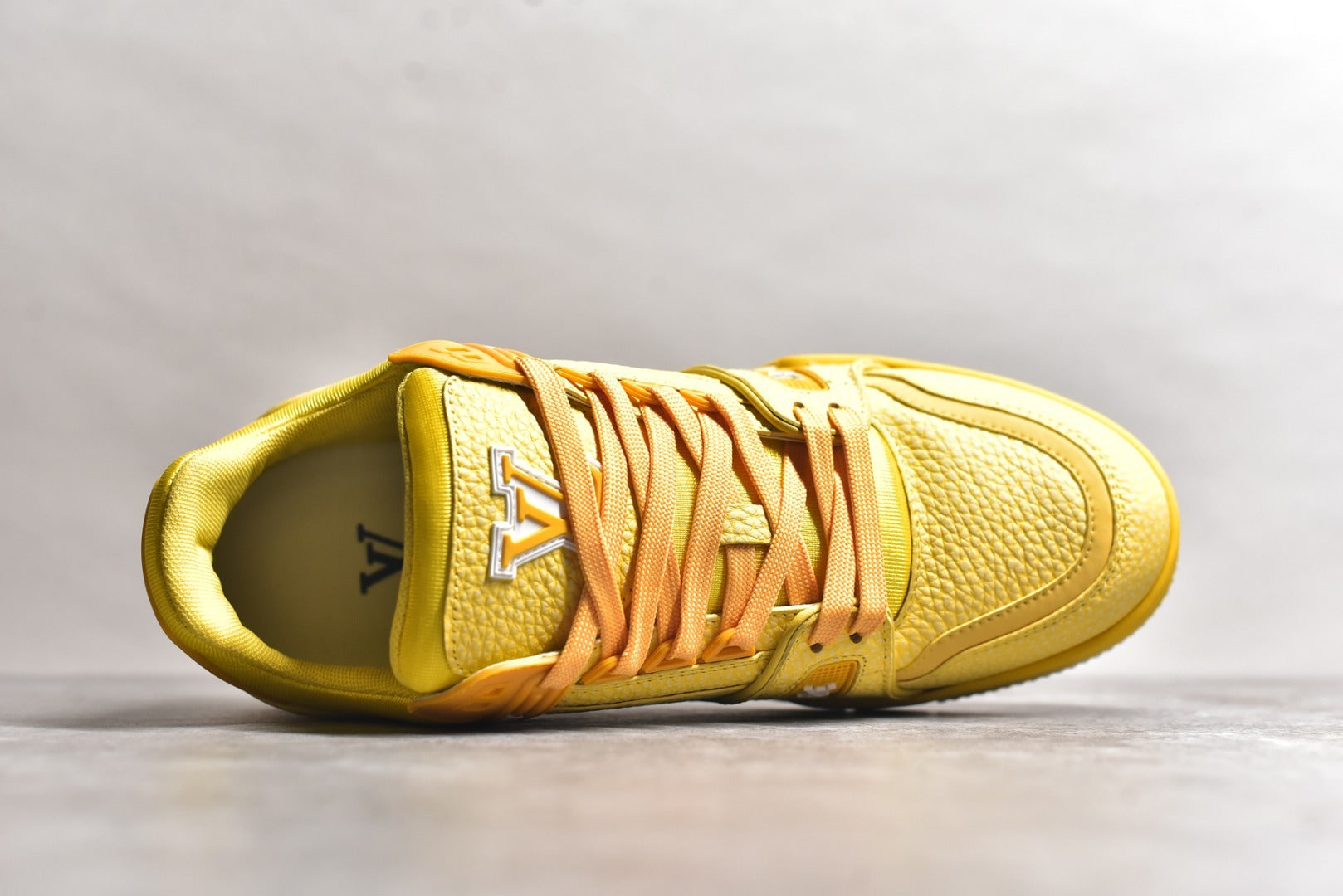 Trainer Yellow