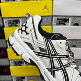 GEL-KAHANA 8 Black and White