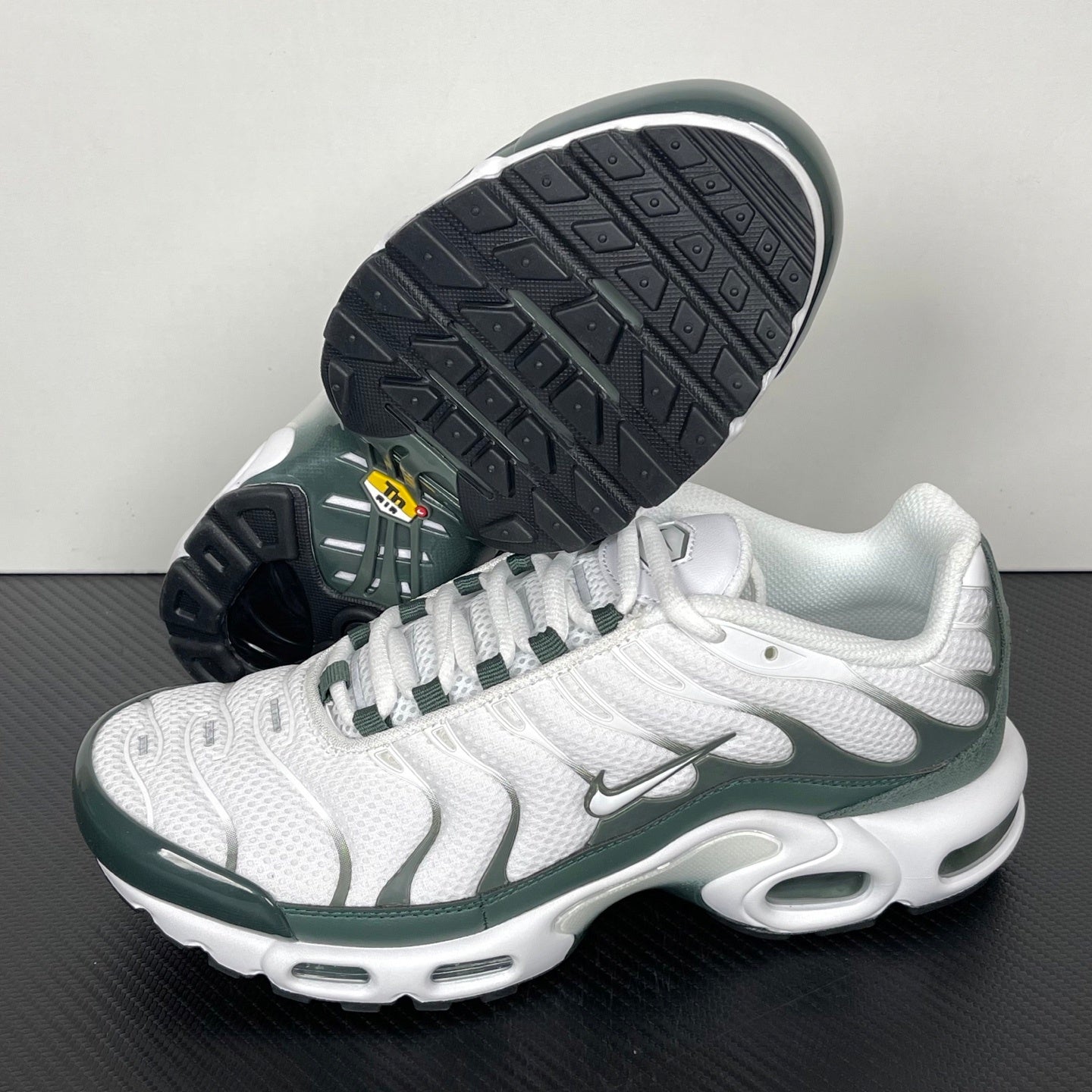 TN White Vintage Green