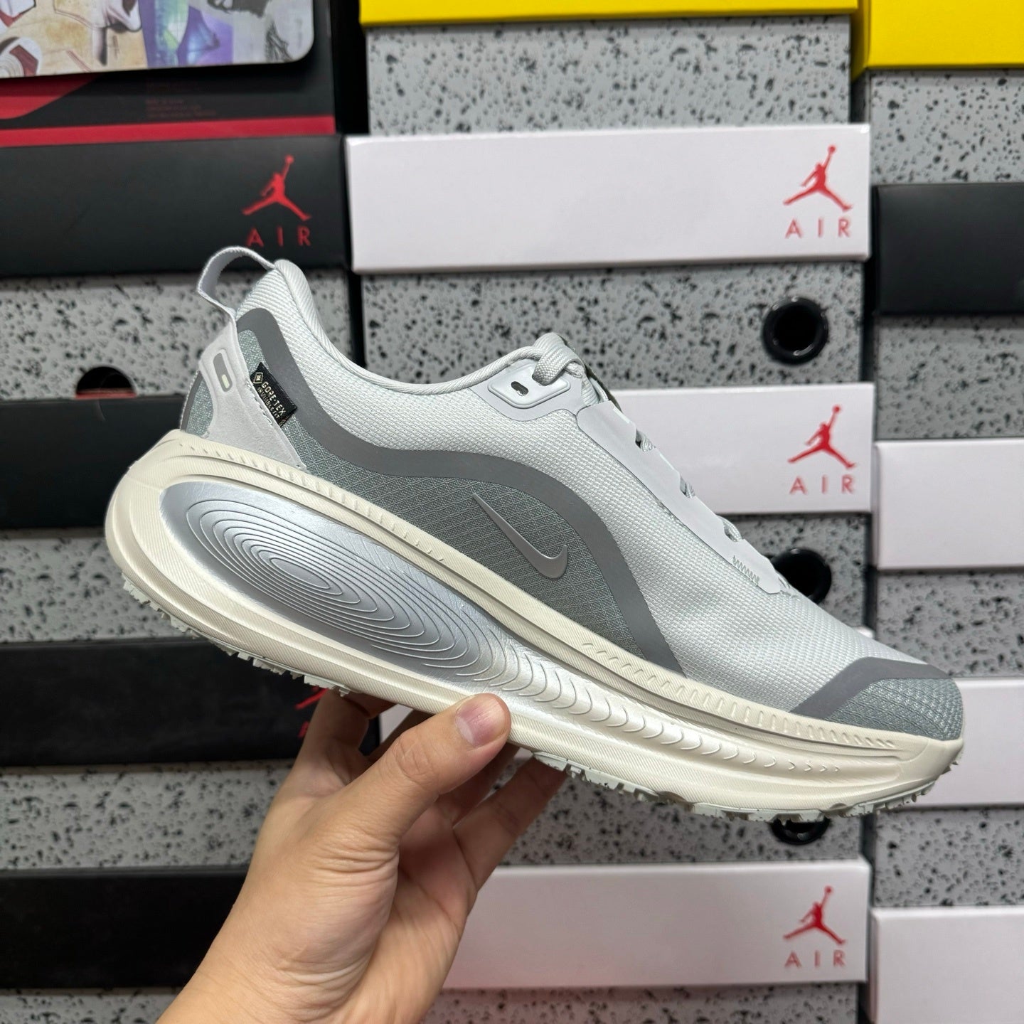 Vomero Plus Pure Platinum