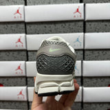 Vomero 5 Light Bone