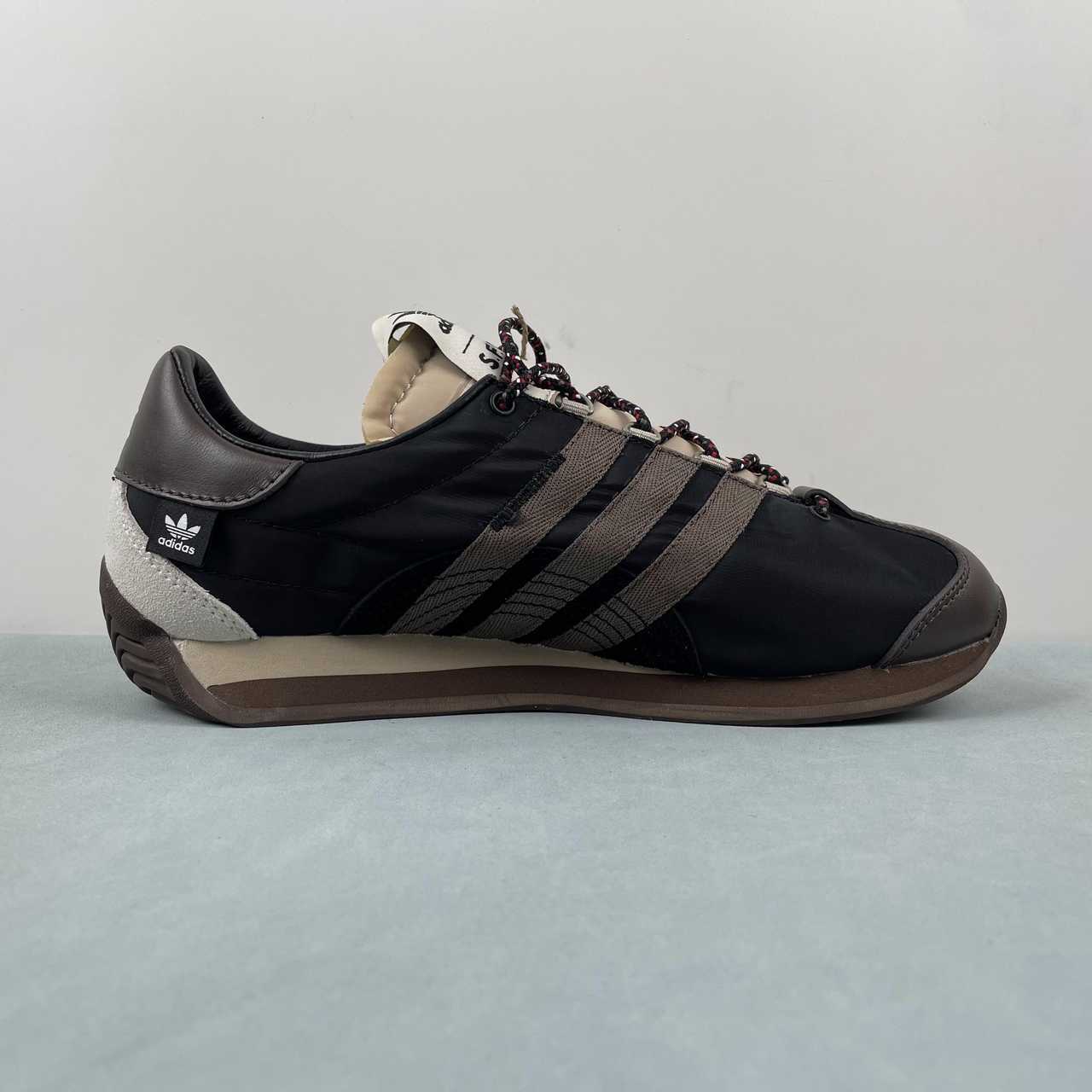 AD COUNTRY OG Black White Beige