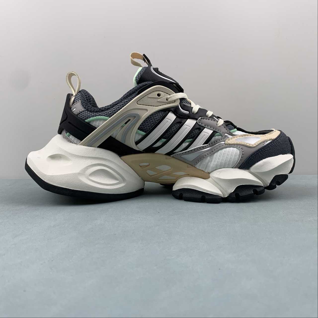 AD XLG Runner Deluxe Black Beige White