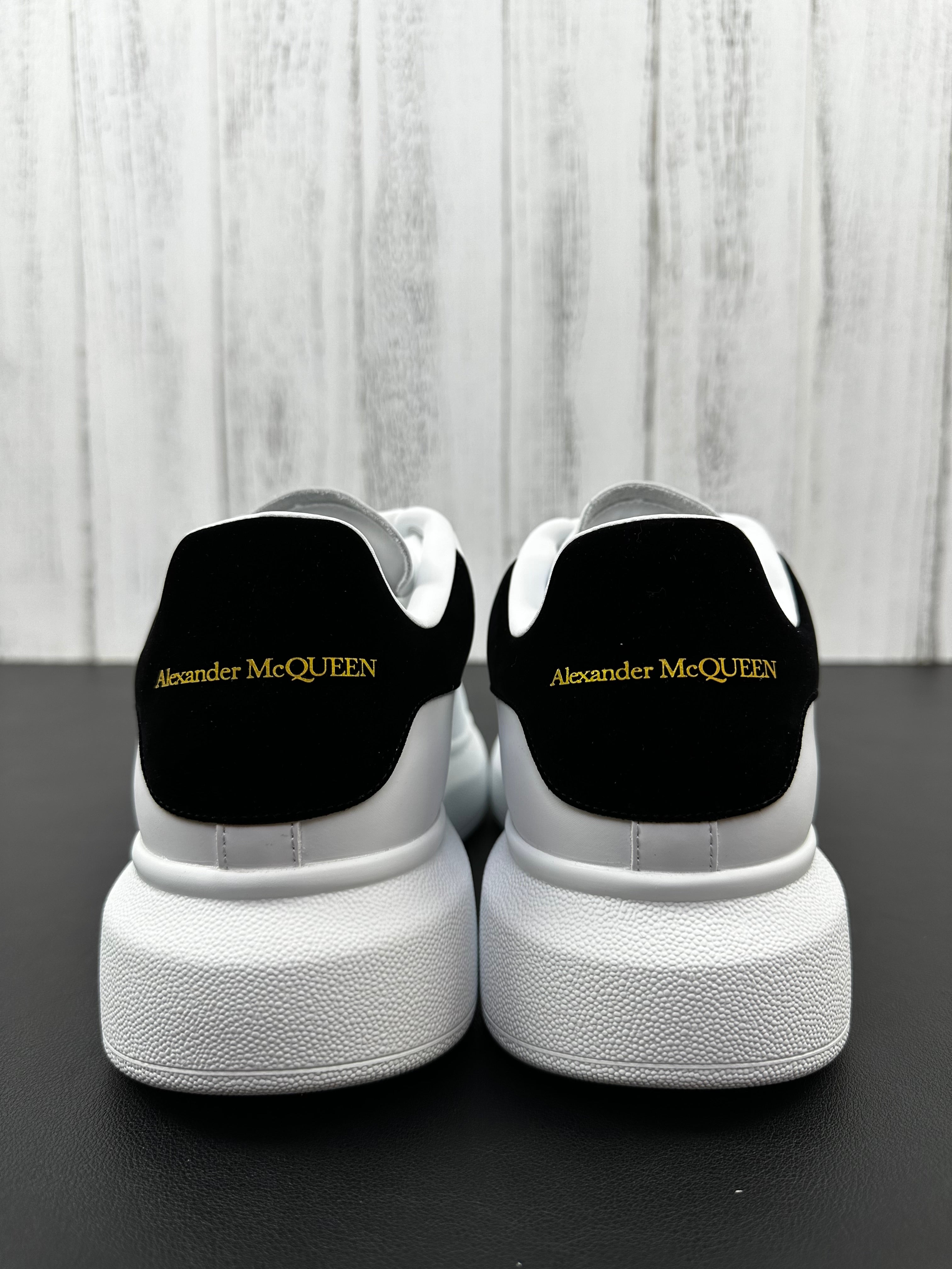 Alexander McQueen em Camurça Drip Sneakers