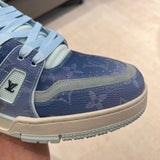 Trainer Blue