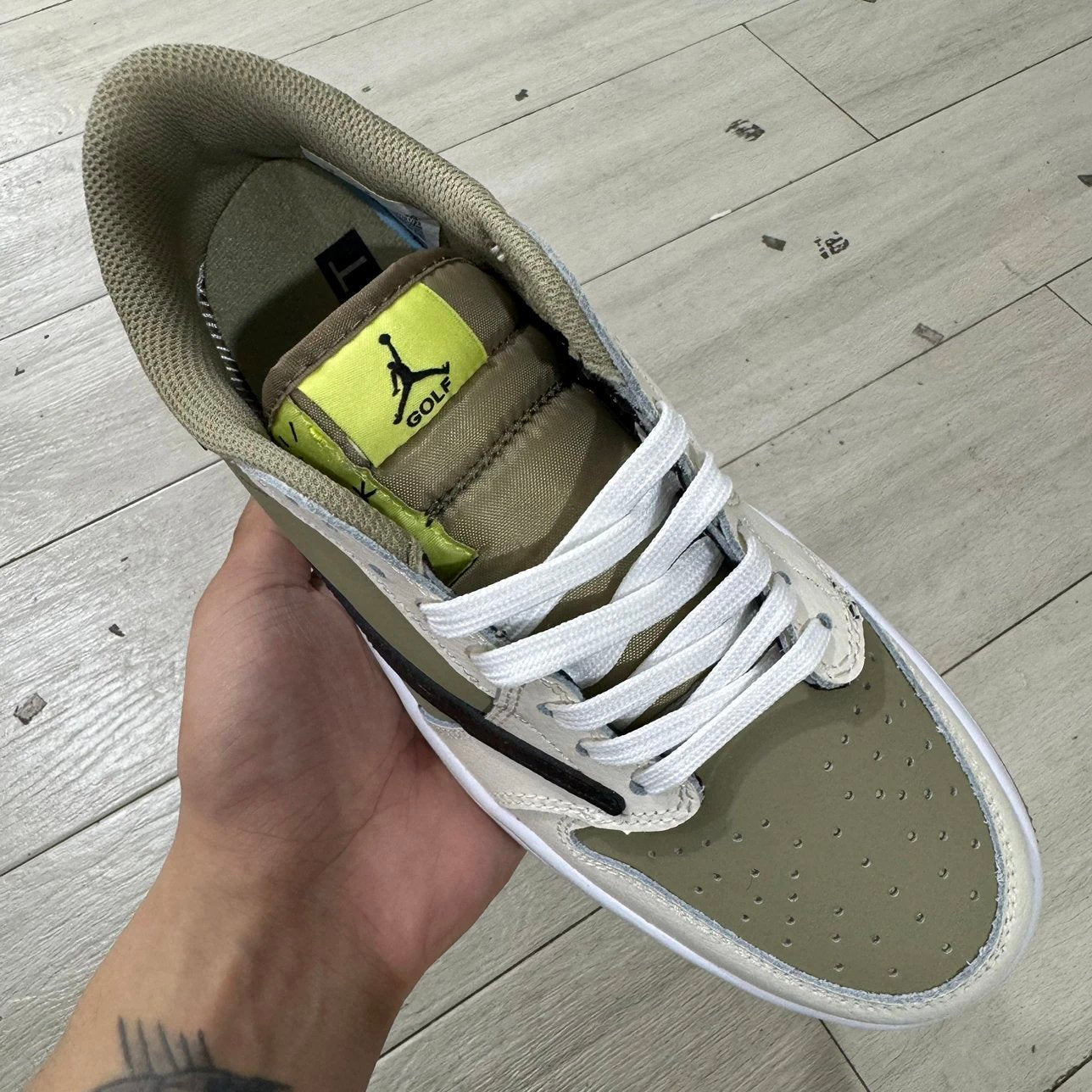 AJ1 Travis Golf
