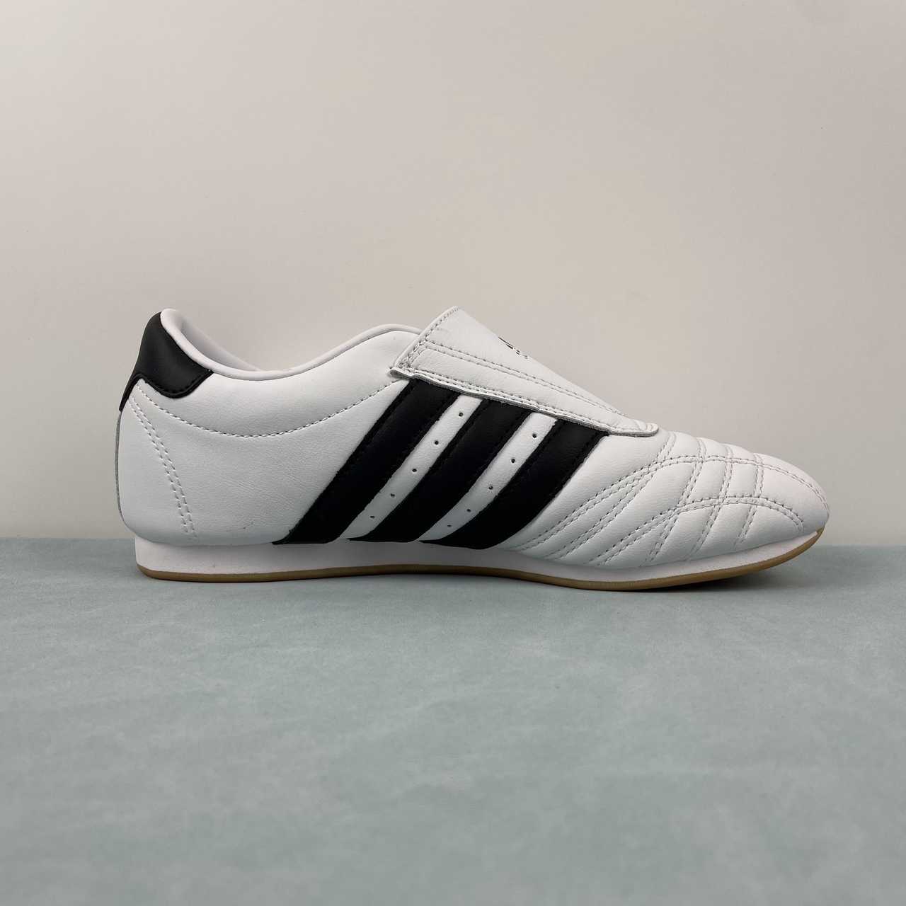 AD Teakwondo White and Black