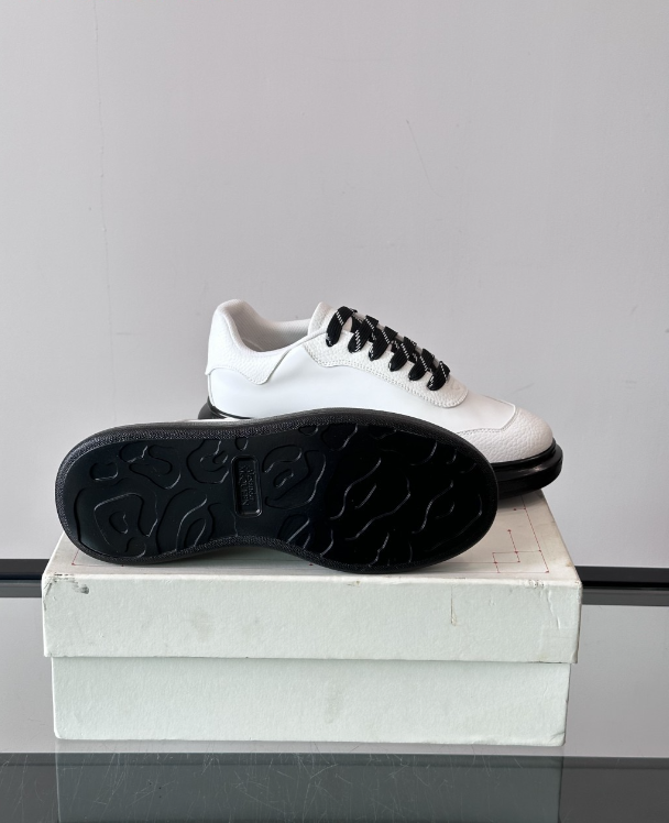 Alexander McQueen Oversized White/Black Drip Sneakers