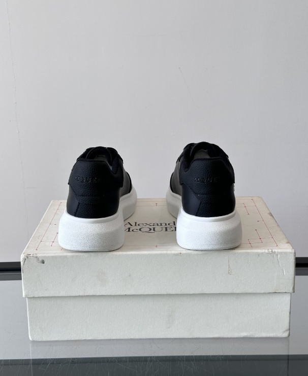 Alexander McQueen Oversized White/Black Drip Sneakers