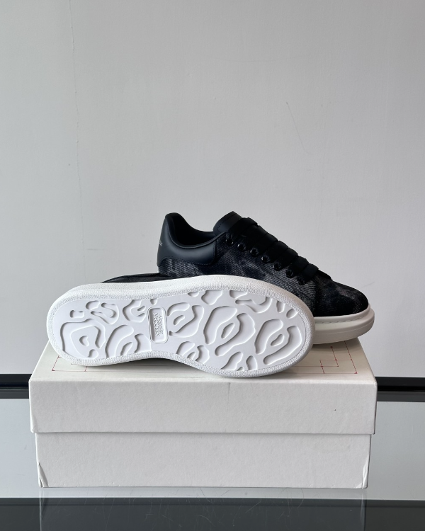 Alexander McQueen Oversized Black/White Drip Sneakers