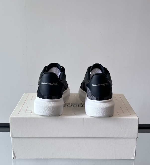 Alexander McQueen Oversized Black/White Drip Sneakers
