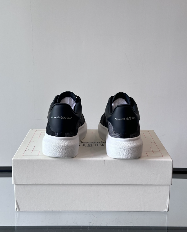 Alexander McQueen Oversized Black/White Drip Sneakers