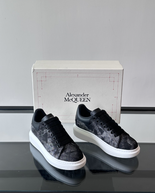 Alexander McQueen Oversized Black/White Drip Sneakers