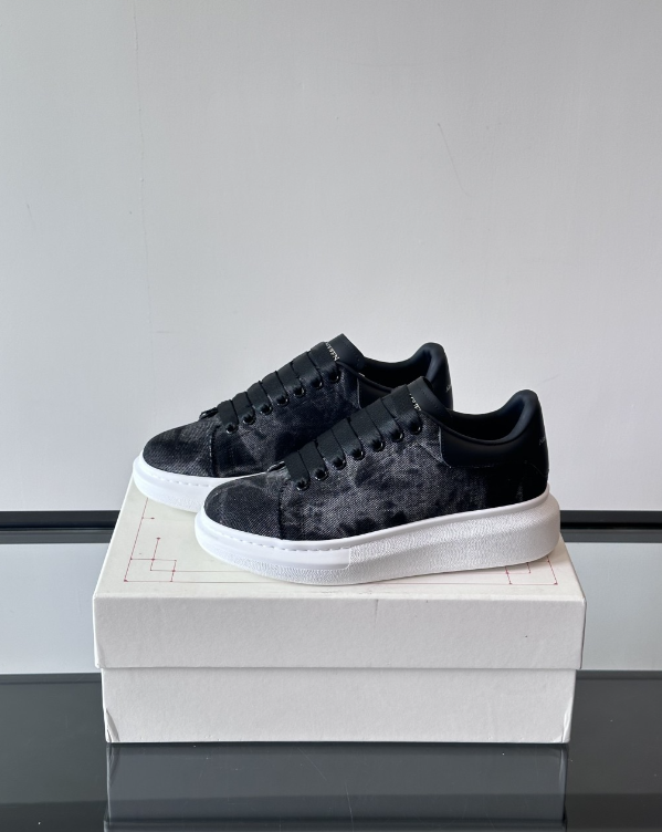 Alexander McQueen Oversized Black/White Drip Sneakers