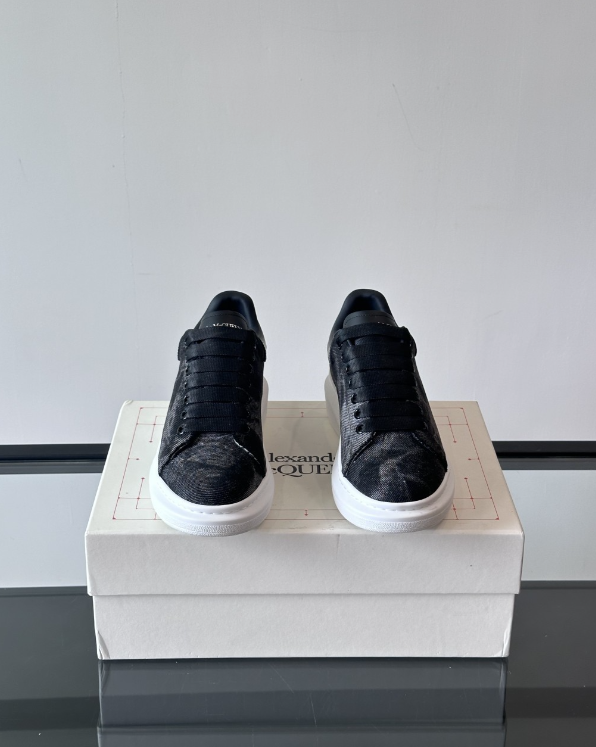 Alexander McQueen Oversized Black/White Drip Sneakers